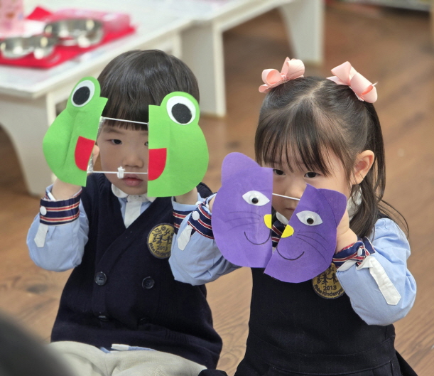 음악에 맞춰 얼굴을 내밀어 보아요~!